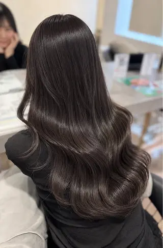 ロング カラー 内川 楓子のヘアスタイル
