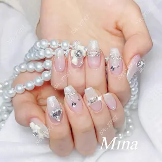 ネイル 🦋 Queenieのネイルデザイン