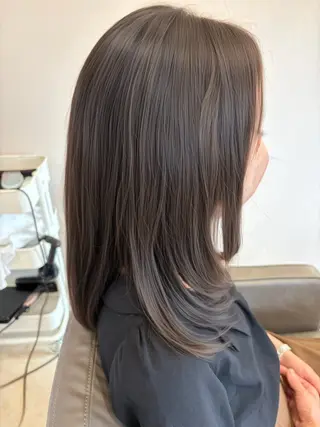 ミディアム 小暮 茜のヘアスタイル