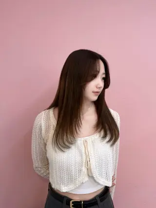 セミロング NAO／ KOS pinkのヘアスタイル