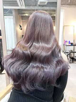 ロング 🐈⬛momo🐾 ブリーチ・Wカラーのヘアスタイル