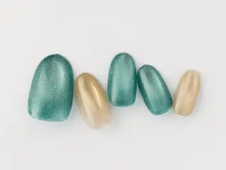 ショート Tiary🤍 Sachikaのネイルデザイン