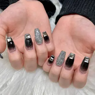 ミディアム ネイル Y. Sのネイルデザイン
