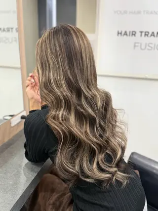 ロング RIEブリーチ& エクステ特化型のヘアスタイル