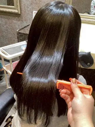 ロング グラスヘアー石垣 渕 七海のヘアスタイル