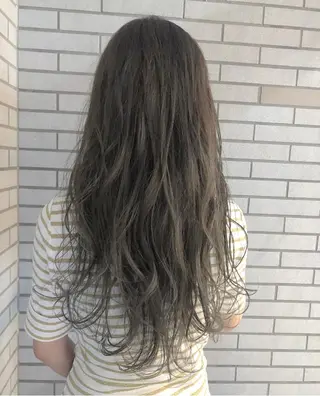 ロング カラー 中村 よしひでのヘアスタイル