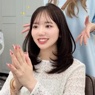 ミディアム 山﨑 優衣のヘアスタイル