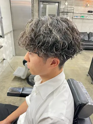 ショート カラー パーマ ヘアアレンジ メンズ 亀井隆汰/メンズ専門 パーマ/フェード可のヘアスタイル