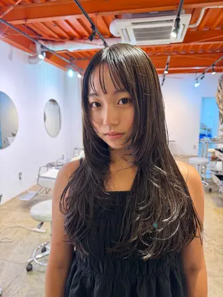 ロング 安谷 彩香のヘアスタイル