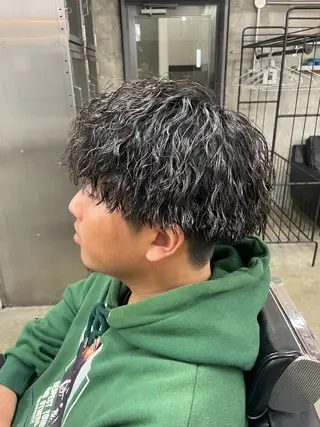 ショート カラー パーマ ヘアアレンジ メンズ 亀井隆汰/メンズ専門 パーマ/フェード可のヘアスタイル
