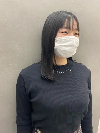 セミロング パーマ 韓国🇰🇷レイヤー カットオリーブカラーのヘアスタイル