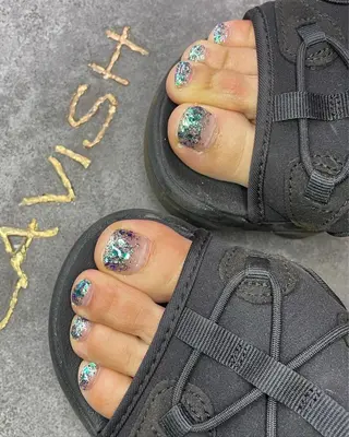 ネイル LAVISH 大和店 🤱子連れ大歓迎のネイルデザイン