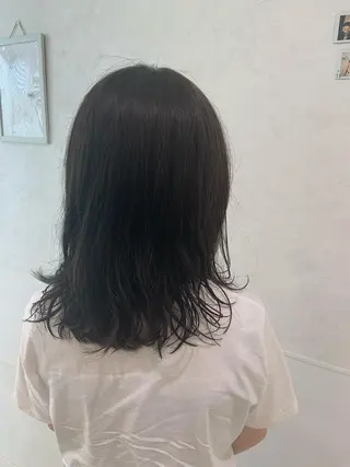セミロング カラー パーマ ハイトーンカラー🤍 山下 優華のヘアスタイル