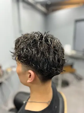 ミディアム パーマ メンズ 池袋メンズパーマ フェード純平のヘアスタイル