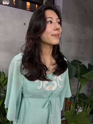 セミロング レイヤーカット\ウル フ　chinatsuのヘアスタイル