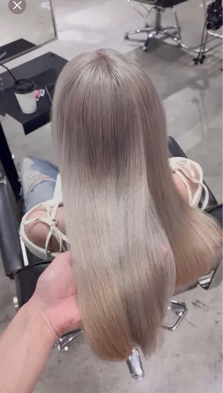 ロング 心斎橋/ハイトーン ブリーチ/カラーのヘアスタイル