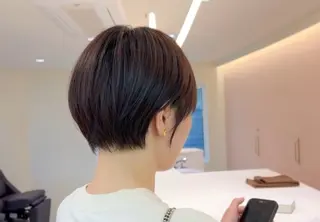 ショート 中村拓磨 明るい白髪染めのヘアスタイル