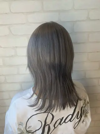 カラー 秋葉 万柚子のヘアスタイル