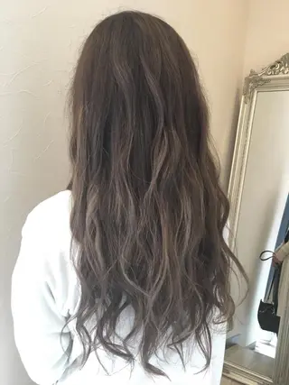 ロング カラー ヘアアレンジ IVY villa Suzu.のヘアスタイル