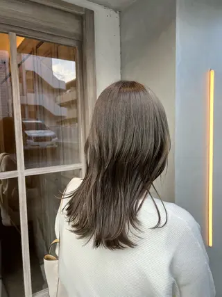 セミロング カラー ひがし はるなのヘアスタイル