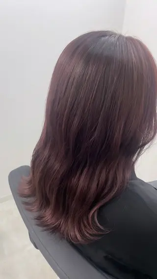 ミディアム 💕透明感赤味カラー ぱっつんボブ🩷のヘアスタイル