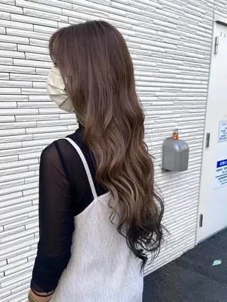 ロング ハイトーンカラー🤍 やない せいらのヘアスタイル