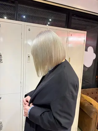 ミディアム カラー 🧤高明度ハイトーン 🧤莉音のヘアスタイル