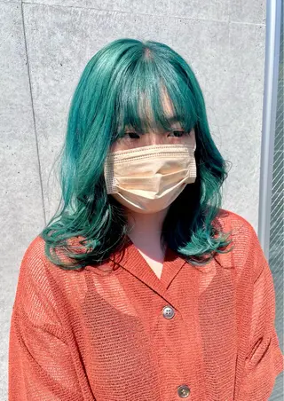 セミロング カラー インナーカラー 推し ブリーチ  髪質改善のヘアスタイル