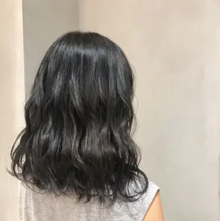セミロング カラー カジュアルを女っぽく 𝗮𝘆𝗮𝗰𝗼のヘアスタイル