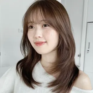 セミロング カラー 似合わせカット× 顔周りカットるな🌛のヘアスタイル