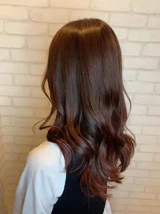 ロング カラー 秋葉 万柚子のヘアスタイル