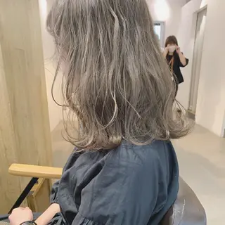 ショート カラー ハイトーンボブ 前田 表参道　グレージュのヘアスタイル