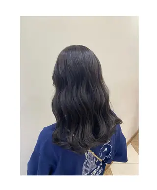 カラー 新嵩 真理のヘアスタイル