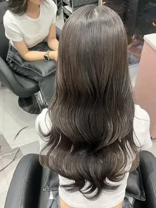 カラー 江坂 misaki のヘアスタイル