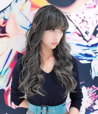 ロング カラー 趙 英来のヘアスタイル