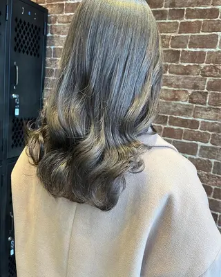 セミロング カラー パーマ ヘアアレンジ メンズ キッズ ネイル マツエク・マツパ アイブロウ 久木原 ゆりのヘアスタイル