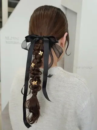 ロング ヘアアレンジ SAKINO ベージュカラーのヘアスタイル