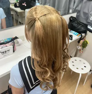 ロング 髪質改善/透明感カラ ー/レイヤー/あやはのヘアスタイル