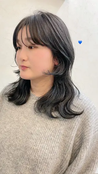 ミディアム カラー 吉江 結菜のヘアスタイル