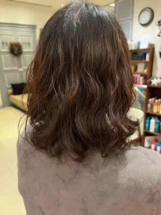 ミディアム パーマ 梅本 佳容子のヘアスタイル