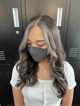 ロング 新宿💜ブリーチ 🩷HIKARUのヘアスタイル