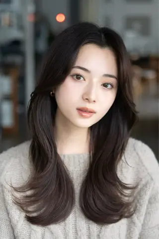 ロング まとまるレイヤー カット/透明感カラーのヘアスタイル