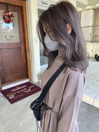 ミディアム カラー grand juteのヘアスタイル