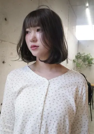 ミディアム 葉 /レイヤーカットのヘアスタイル