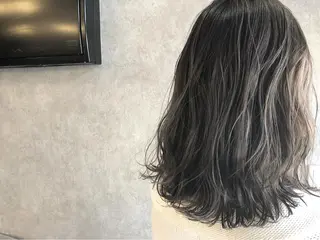 ミディアム カラー 顔周りレイヤーカット ブリーチminamiのヘアスタイル