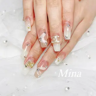 ネイル 🦋 Queenieのネイルデザイン