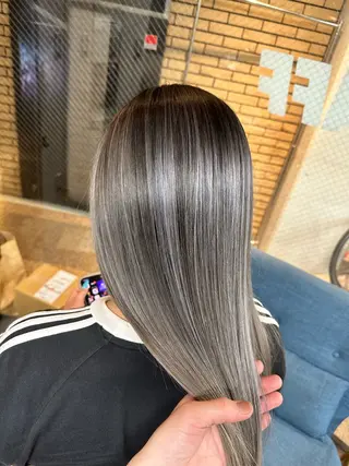 セミロング カラー 難波ブリーチカラー 伊藤洋輝のヘアスタイル