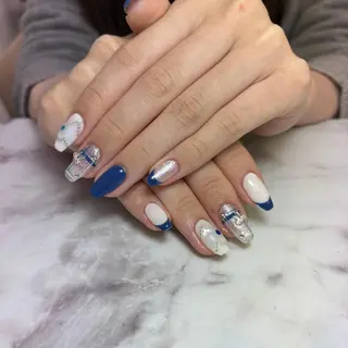 salon UNE LMA見習いスタッフのネイルデザイン