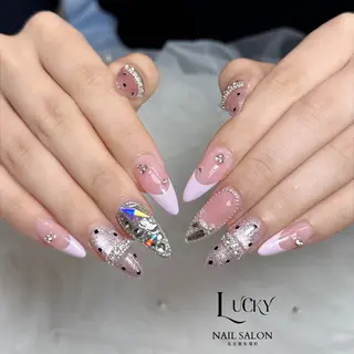 ネイル Lucky Nail Salonのネイルデザイン