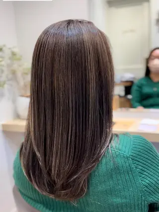 セミロング カラー 白髪ぼかしハイライト 💫ミネ ヒロシのヘアスタイル